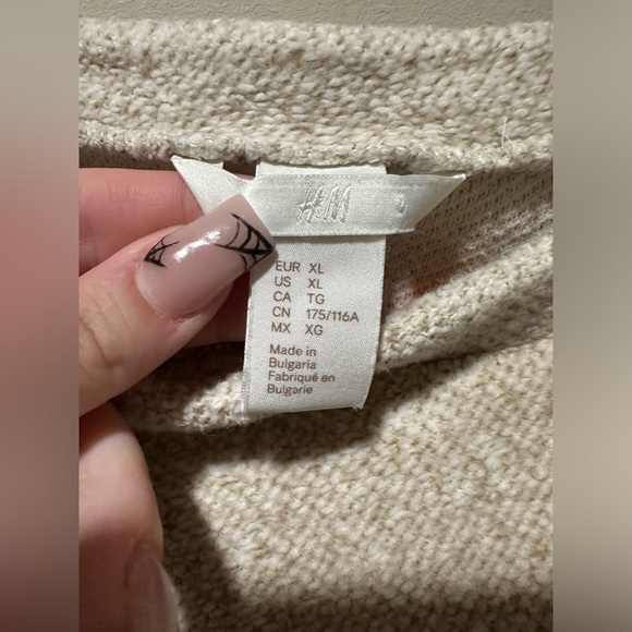 H&M sweater - Picture 3 of 3